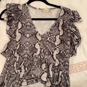 Super cute snakeskin altered state top